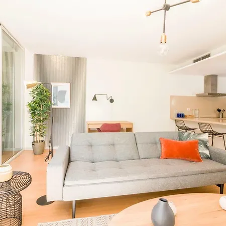 公寓 Homeforguest Design Attic Free Parking